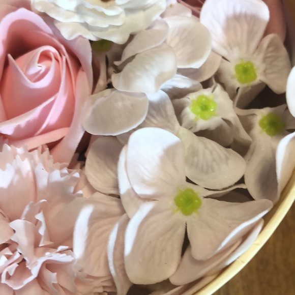 Beautiful Flower Box with Styrofoam - Picture 7 of 12